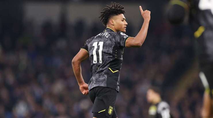Tỉ số là 3:1! Douglas Luiz chuyền bóng cho Ollie Watkins (Aston Villa) trong vòng cấm, người không bị ai kèm và sút bóng vào góc trái phía dưới.