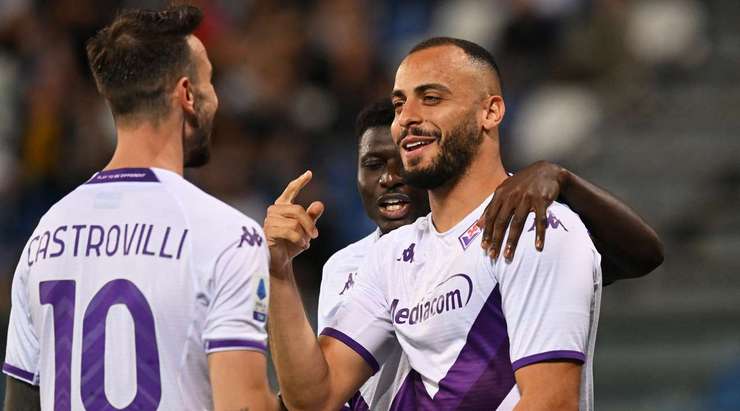 Vào! Arthur Cabral (Fiorentina) là người nhanh nhất phản ứng với pha bóng bật ra và sút bóng vào lưới. Tỉ số là 0:1.