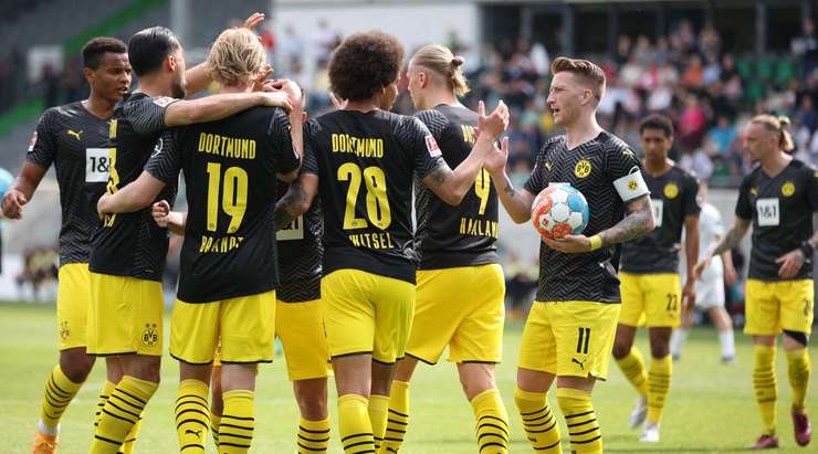 Vào! Julian Brandt (Dortmund) sút bóng bật ra vào phía trong cột dọc bên phải sau khi bóng đến chỗ anh ấy trong vòng cấm. Tỉ số là 0:1.