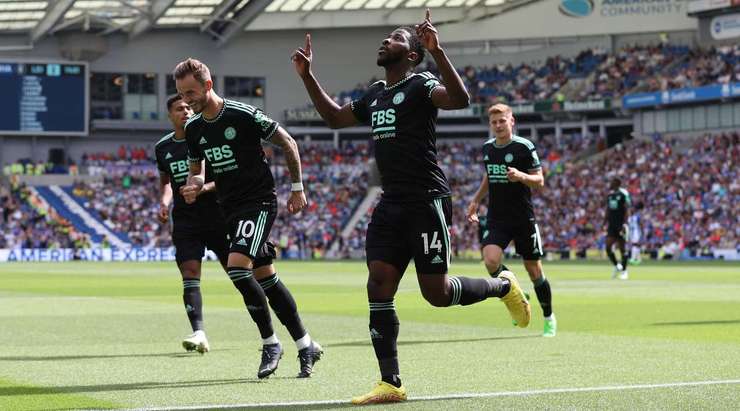 Vào! Patson Daka tung một đường chuyền tốt vào vòng cấm và bóng tìm đến Kelechi Iheanacho (Leicester). Cầu thủ này không bỏ lỡ vận may của mình và dễ dàng sút bóng từ cự ly gần vào lưới. 0:1.