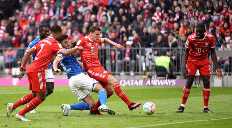Benjamin Pavard (Bayern Munich) ghi bàn! Benjamin Pavard (Bayern Munich) được kiến tạo bởi Kingsley Coman và anh ấy đã cho thấy sự bình tĩnh tuyệt vời trong vòng cấm để sút bóng vào lưới. 1:0.