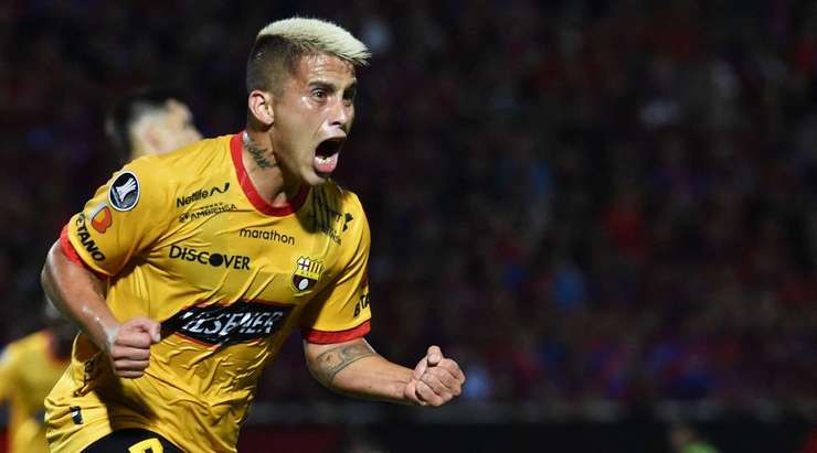 Vào! Christian Ortiz (Barcelona SC) đã có mặt đúng lúc đúng chỗ để lấy bóng bật ra trong vòng cấm, và anh ấy sút bóng vào góc trái phía trên. Tỉ số là 1:1.