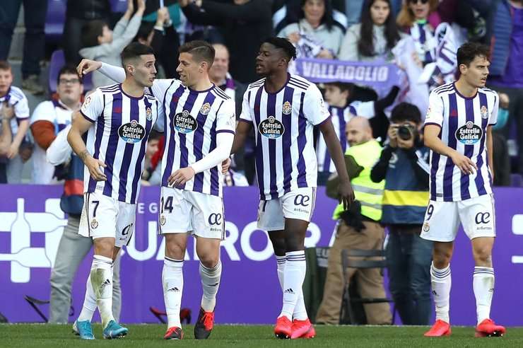 Vào! Một đường chuyền ngang đơn giản của Enes Unal đưa bóng đến chân Sergio Guardiola (Valladolid) bên trong vòng cấm, anh chỉnh lại tư thế và quất chân đưa bóng vào góc thấp bên trái khung thành. Tỉ số là 2:0.