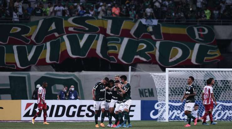 Vào! Ze Rafael (Palmeiras) đón bóng bật ra và từ rìa vòng cấm, anh ấy tung một cú sút chìm đi vào góc trái phía dưới. Alex Arancibia không thể ngăn bóng vào lưới. Tỉ số là 1:1.