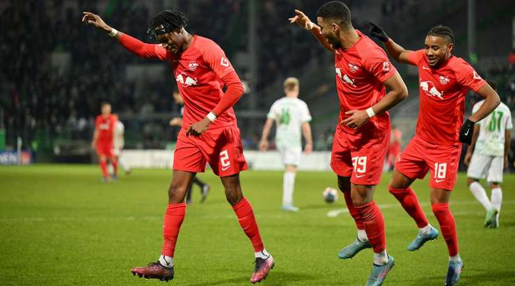 Vào! Angelino thực hiện một quả tạt vào vòng cấm và kiến tạo thành công cho Benjamin Henrichs (RB Leipzig), người đã đón bóng và dứt điểm gọn gàng vào góc thấp bên trái khung thành. Tỉ số đã được nâng lên 1:4.