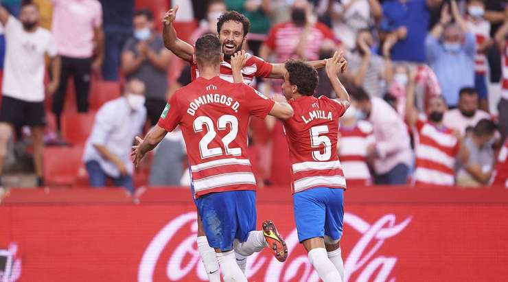 German Sanchez (Granada CF) đón quả phạt góc và thể hiện khả năng săn bàn của mình với một cú đánh đầu lạnh lùng từ cự li gần vào góc phải cầu môn. Tỉ số là 1:0.