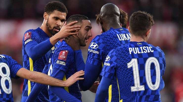 Hakim Ziyech (Chelsea) khống chế bóng gọn gàng từ một đường chuyền sắc bén tại rìa vòng cấm và tung cú sút căng vào vào góc thấp bên trái khung thành, theo một phong cách đã thành thương hiệu của anh.