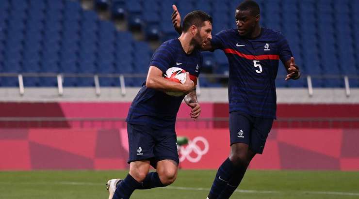 VÀO! Đó là một cú sút phạt đền hoàn hảo của Andre-Pierre Gignac (Pháp) về phía góc cao bên trái, không có một chút cơ hội nào cho thủ môn Ronwen Williams để cản phá!