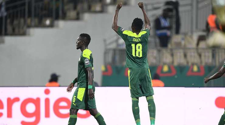 Một đường chuyền xé toang hàng phòng ngự đưa bóng đến chân Ismaila Sarr (Senegal) trong vòng cấm và cầu thủ này đã không bỏ lỡ cơ hội! Nỗ lực của anh đưa bóng chuẩn xác vào góc thấp bên phải khung thành.