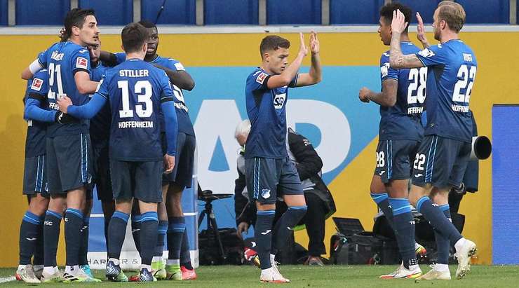 Vào! Andrej Kramaric (Hoffenheim) ghi bàn với một cú sút tuyệt vời vào góc phải phía dưới sau khi được giải thoát trong vòng cấm bởi một đường chuyền bổng xuất sắc từ Ihlas Bebou. Tỉ số bây giờ là 1:1.