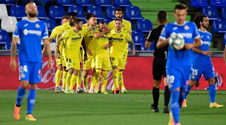 Vào! Santi Cazorla (Villarreal) bình tĩnh sút bóng rất mạnh vào góc thấp bên trái.