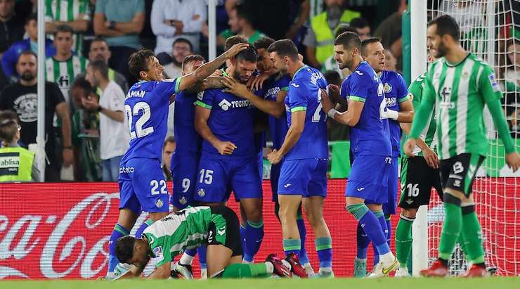 Omar Alderete (Getafe) bật lên trên hàng phòng ngự đối phương để đón quả phạt góc được thực hiện rất tốt và dứt điểm bằng đầu. Nỗ lực của anh ấy đi vào chính giữa khung thành trong sự bất lực của thủ môn. Một pha dứt điểm tuyệt vời!