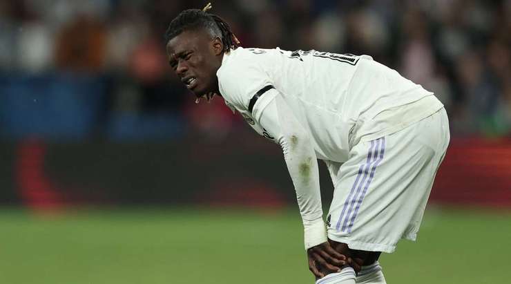 Eduardo Camavinga bị chấn thương và anh sẽ được thay thế bởi Alvaro Odriozola (Real Madrid).