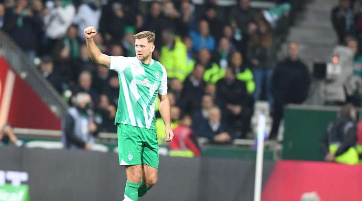 Vào! Niclas Fullkrug (Werder Bremen) sút bóng thành bàn từ cự li rất gần sau khi đón một đường chuyền. Kiến tạo bởi Mitchell Weiser. Tỉ số là 1:0.