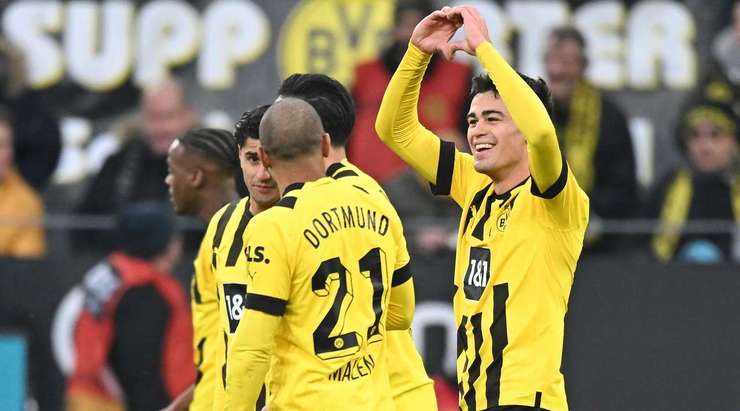 Giovanni Reyna (Dortmund) lấy bóng tại rìa vòng cấm và tung cú sút một chạm không hề do dự. Anh ấy sút bóng xuất sắc khi nó đi vào góc phải phía dưới. Có thể thực hiện tốt hơn không? Chắc chắn là không. 5:1.