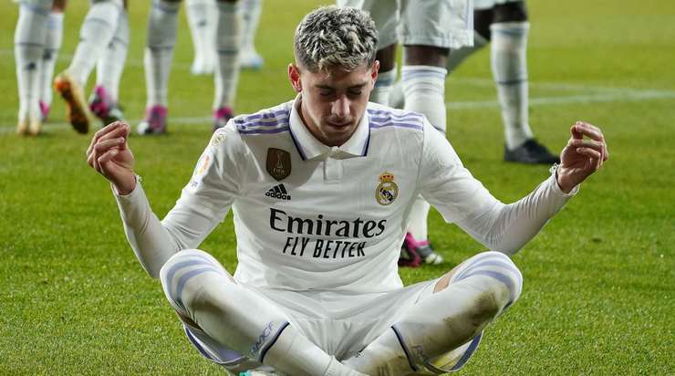 Federico Valverde (Real Madrid) nhận một đường chuyền sát thủ, đặt anh vào thế đối mặt với thủ môn và anh đã ghi bàn với một cú sút lạnh lùng vào phía trong cột dọc bên phải. Một cú dứt điểm tuyệt vời.