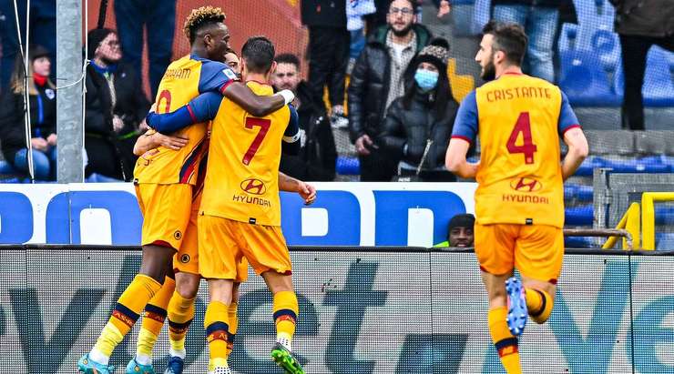 Vào! Bóng bật ra đến Henrikh Mkhitaryan (AS Roma) và anh ấy tung cú sút từ cự li gần. Tỉ số là 0:1.