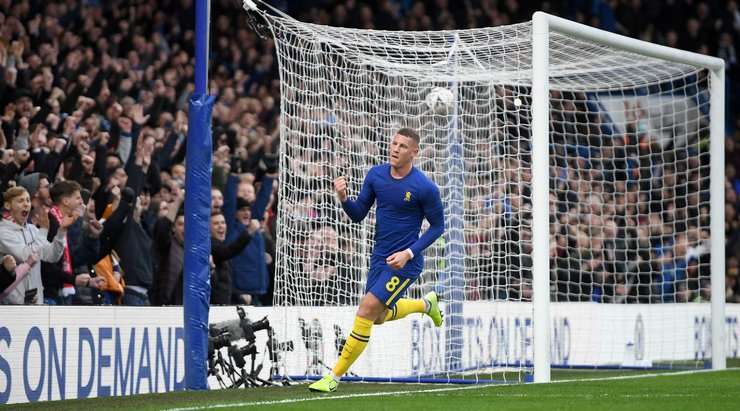 Callum Hudson-Odoi sút bóng rất đẹp, bóng chạm vào thủ môn bật ra và Ross Barkley (Chelsea) ngay lập tức có mặt để ghi bàn. Tỉ số là 2:0.