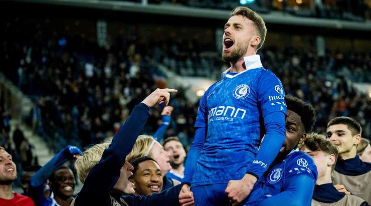 Vào! Cederick Van Daele (Gent) sút bóng vào góc phải khung thành, vượt qua tầm với của Luka Gugeshashvili dù thủ môn đã đổ người hết cỡ.