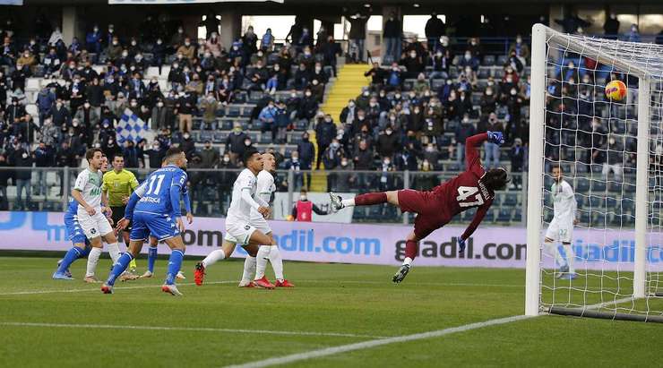 Vào! Liam Henderson (Empoli) chớp cơ hội sau một tình huống bóng bật ra trong vòng cấm và đánh bại thủ môn với một cú sút vào mé trong cột dọc bên trái. Tỉ số đã được nâng lên: 1:1.