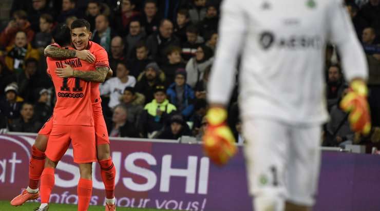 Neymar (Paris SG) làm đổi hướng một cú sút của đồng đội và đưa bóng vào lưới trong sự ngỡ ngàng của thủ môn đối phương!