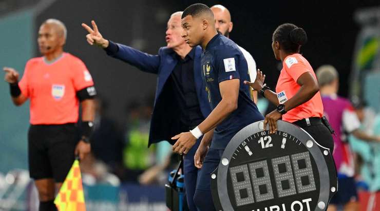 Trận đấu ngày hôm nay đã khép lại đối với Kingsley Coman, anh sẽ được thay thế bởi Kylian Mbappe (Pháp).