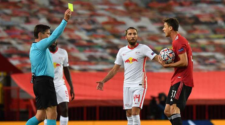 Một chiếc thẻ vàng xứng đáng. Cú tắc bóng của Nemanja Matic (Manchester United) là khá thô bạo và trọng tài Slavko Vincic đã không do dự rút ra một chiếc thẻ vàng cho anh ấy.