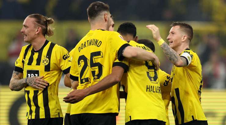 Vào! Marco Reus (Dortmund) được nạp đạn bằng đường chuyền chính xác của Sebastien Haller ở một vị trí bên trong vòng cấm. Cú sút trái phá của anh không cho thủ môn đối phương bất kỳ cơ hội cản phá nào, bóng ghim thẳng vào góc thấp bên trái khung thành. Tỉ số là 6:1.