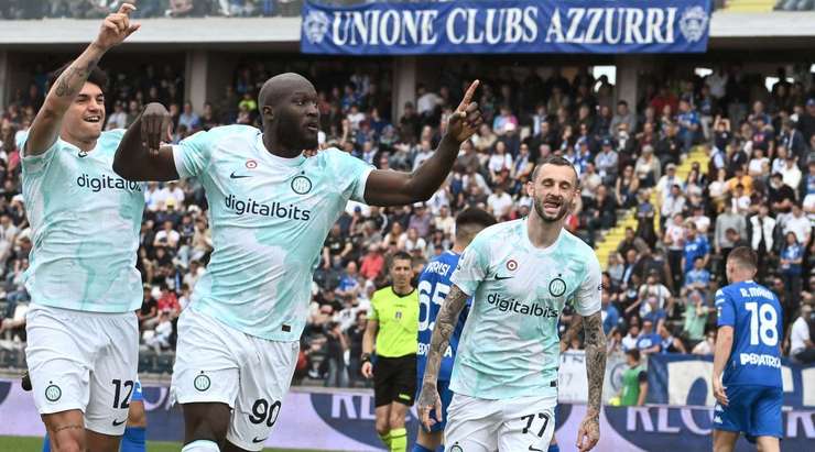 Vào! Marcelo Brozovic chuyền cho Romelu Lukaku (Inter) tại rìa vòng cấm và anh ấy tìm đến góc trái phía dưới với một pha dứt điểm tuyệt vời. Tỉ số là 0:1.