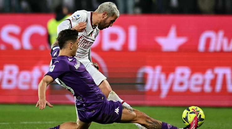 Theo Hernandez (AC Milan) lấy bóng tại rìa vòng cấm và tung cú sút một chạm không hề do dự. Anh ấy sút bóng xuất sắc khi nó đi vào góc trái phía trên. Có thể thực hiện tốt hơn không? Chắc chắn là không. 2:1.