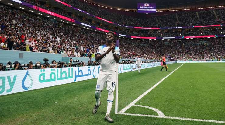 Thay người. Marcus Rashford (Anh) vào sân thay cho Bukayo Saka.