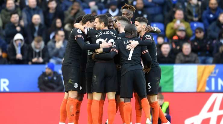 Antonio Rudiger (Chelsea) đón quả phạt góc và thể hiện khả năng săn bàn của mình với một cú đánh đầu lạnh lùng từ cự li gần, đưa bóng đi chìm vào ngay giữa cầu môn. Tỉ số là 0:1.