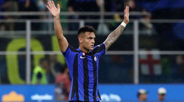 Vào! Lautaro Martinez (Inter) sút bóng thành bàn từ cự li rất gần sau khi đón một đường chuyền. Kiến tạo bởi Marcelo Brozovic. Tỉ số là 3:1.