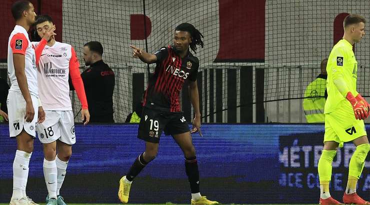 Vào! Dante Khephren Thuram (Nice), người cho thấy quyết tâm tuyệt vời để đón bóng trước một vài hậu vệ và từ trong vòng cấm tung đưa nó vào góc trái phía dưới 2:0.