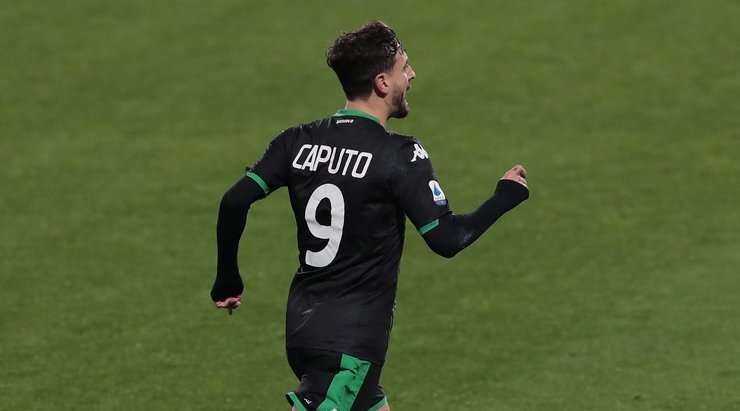 Gregoire Defrel nhồi bóng cho Francesco Caputo (Sassuolo), người đón đường chuyền của anh ở trong vòng cấm và ra chân rất nhanh vào góc trái khung thành! Thủ môn đã không thể làm gì được. 1:0!