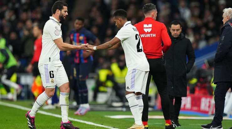 Chúng ta sắp chứng kiến một sự thay đổi người. Rodrygo (Real Madrid) vào sân thay cho Nacho Fernandez.