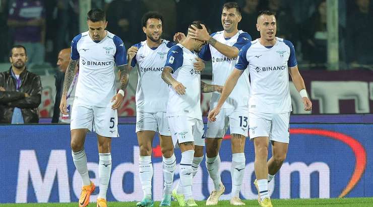 Matias Vecino (Lazio) bật cao hơn các hậu vệ đối phương trong vòng 5m50 để đón quả phạt góc và ghi bàn với một cú đánh đầu rất tốt vào góc phải mành lưới. Thủ môn đã không kịp phản ứng trong tình huống vừa rồi. Tỉ số bây giờ là 0:1.