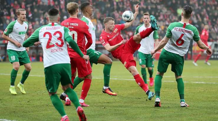 Đường bóng bật ra tạo cơ hội cho Marvin Friedrich (Union Berlin) ở một vị trí trong vòng cấm, nhưng anh lại sút bóng đi chệch cột dọc bên phải.