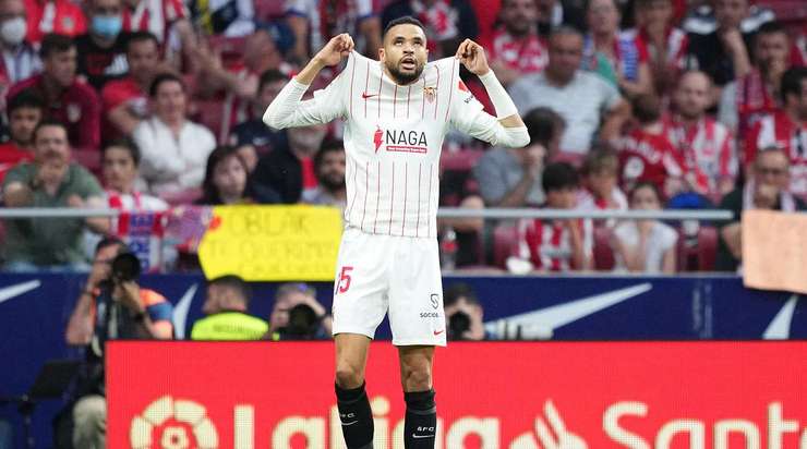 Đó là một bàn thắng! Tỉ số được nâng lên 1:1. Youssef En Nesyri (Sevilla) nhảy lên cao nhất để đón quả tạt hoàn hảo từ Oliver Torres và tung một cú đánh đầu từ cự li gần vào góc trái phía dưới. Thủ môn Jan Oblak đã hoàn toàn bó tay.