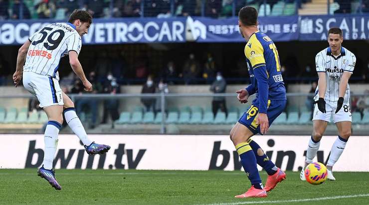 Bàn thắng đến từ một tình huống phối hợp đồng đội tuyệt vời! Aleksey Miranchuk (Atalanta) đón một đường chuyền hoàn hảo và tung một cú sút xuất sắc, đi chìm vào phía trong cột dọc bên phải. Thủ môn không thể làm gì với những cú sút như thế.
