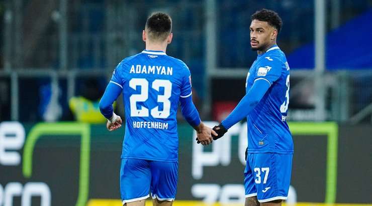 Vào! Robert Skov là người kiến tạo còn Jurgen Locadia (Hoffenheim) là một sát thủ thật sự. Anh kết thúc đường căng ngang bằng một cú đánh đầu lạnh lùng từ cự ly gần vào góc thấp bên phải khung thành. Tỉ số là 2:3.