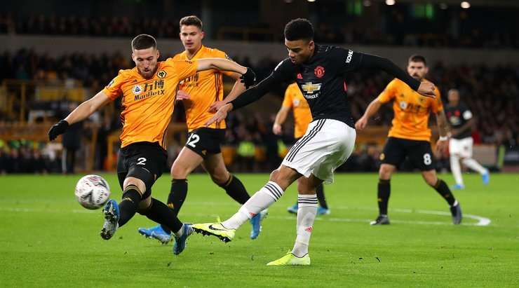 Mason Greenwood (Manchester United) nhận một đường chuyền và ở vào một vị trí thuận lợi để dứt điểm từ rìa vòng cấm, nhưng nỗ lực của anh đã bị cản phá từ xa.