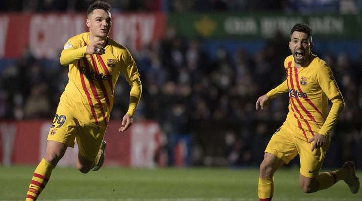 Ferran Jutgla (Barcelona) đón một đường chuyền trong vòng cấm và ghi bàn với một cú sút mạnh vào góc thấp bên phải. Thủ môn đã không thể làm gì được.