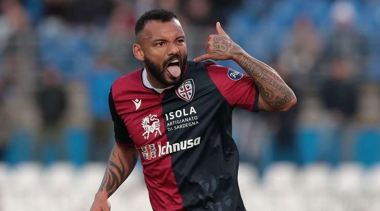 Vào! Joao Pedro (Cagliari) sút bóng vào góc thấp bên phải khung thành, vượt qua tầm với của Jesse Joronen dù thủ môn đã đổ người hết cỡ.