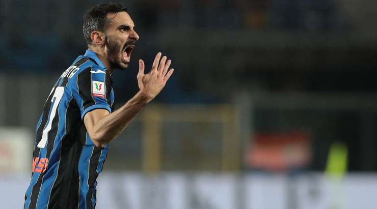 Davide Zappacosta (Atalanta) nhận một đường chuyền xuất sắc và tung cú sút tuyệt vời vào góc cao bên phải, bóng đập cột dọc vào lưới. Một pha dứt điểm tuyệt vời!