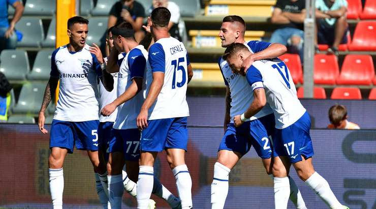 Ciro Immobile (Lazio) nhận một đường chuyền thú vị bên trong vòng cấm và anh tung một cú sút trái phá chính xác vào phía trong cột dọc bên trái. Một pha dứt điểm tuyệt đẹp!