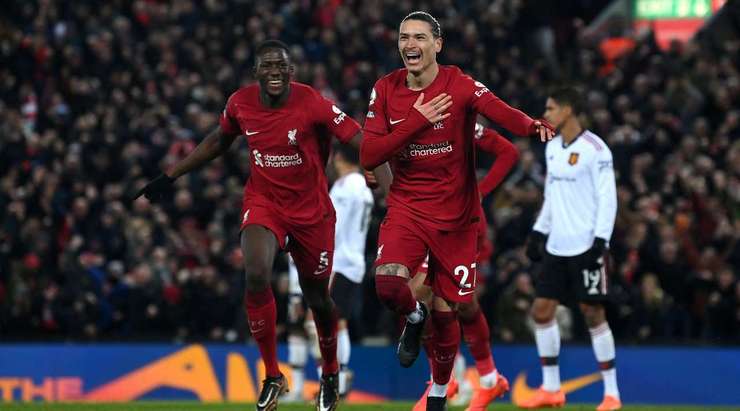 Vào! Jordan Henderson thực hiện một đường lob bóng gọn gàng vào vòng cấm cho Darwin Nunez (Liverpool), người đã chiến thắng trong pha không chiến với hậu vệ đối phương trước khi đánh đầu về phía bên phải khung thành từ cự ly gần. Tỉ số là 5:0.
