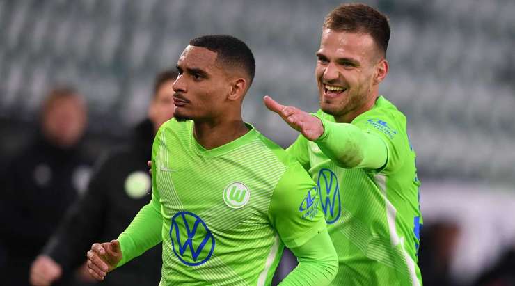 Vào! Maximilian Arnold thực hiện quả phạt góc và đưa bóng rất vừa tầm đến vị trí của Maxence Lacroix (Wolfsburg), người đã dứt điểm chuẩn xác từ gần chấm phạt đền vào góc cao bên trái khung thành. Tỉ số là 2:0.