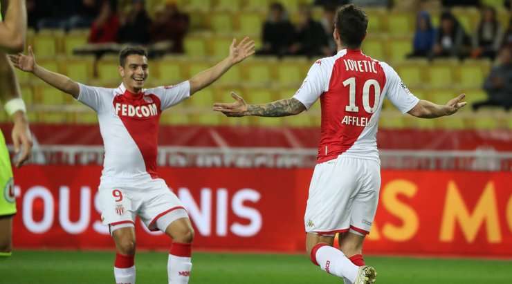 Stevan Jovetic (Monaco) ghi bàn từ một vị trí khó. Anh ấy bật cao để đón quả tạt và đánh đầu hiểm hóc vào phía trong cột dọc bên trái. Một pha dứt điểm xuất sắc.