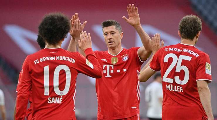 Vào! Serge Gnabry thể hiện nhãn quan tuyệt vời của mình với đường chuyền sắc sảo cho Leroy Sane (Bayern Munich), người đã rất bình tĩnh dứt điểm gọn gàng vào lưới. Tỉ số là 6:0.